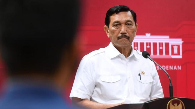 Menko Marinves Luhut B Panjaitan mendapat tugas baru dari Presiden Jokowi, yakni menangani permasalahan minyak goreng.