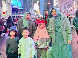 Masyallah... Oki Setiana Dewi Wujudkan Impian Ibu Lihat Patung Liberty di AS