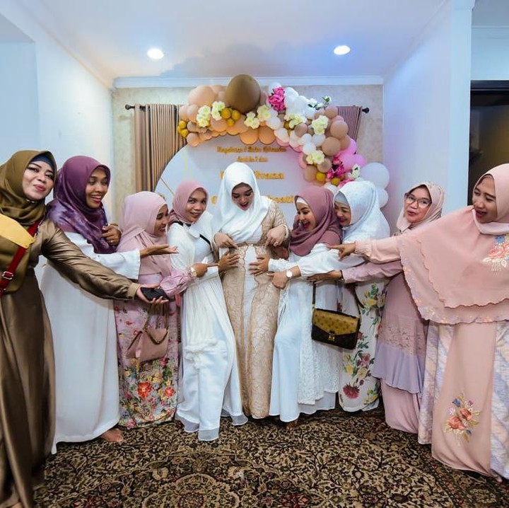 <p>Acara tersebut digelar secara tertutup dan hanya dihadiri oleh keluarga serta kerabat dekat. (Foto: Instagram @bebi.silvana)</p>
