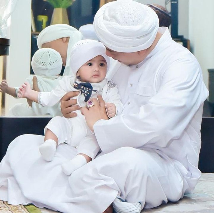 <p>Di acara tersebut, Opick turut mengajak putra pertama mereka, Maulana Muhammad Hasan Abdullah El Firdaus. (Foto: Instagram @bebi.silvana)</p>