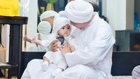 <p>Di acara tersebut, Opick turut mengajak putra pertama mereka, Maulana Muhammad Hasan Abdullah El Firdaus. (Foto: Instagram @bebi.silvana)</p>