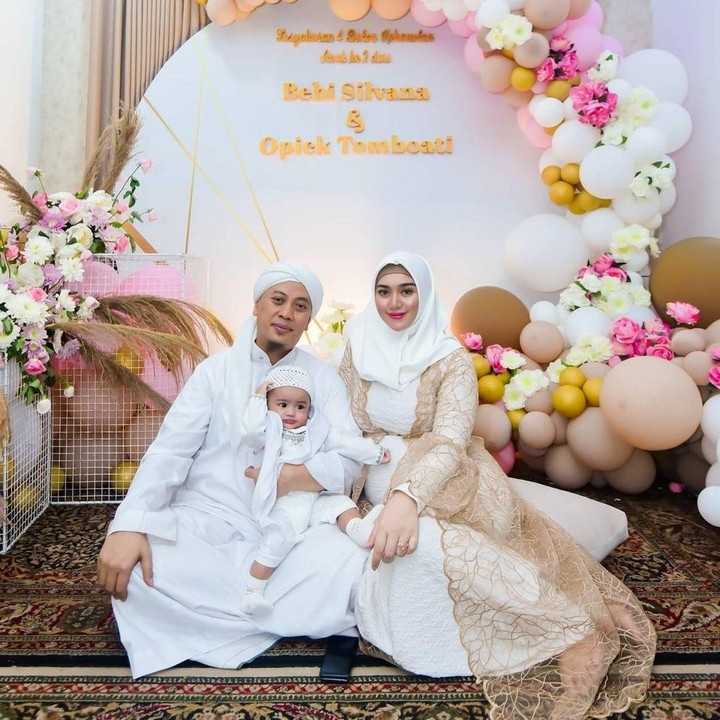 <p>Kabar kehamilan Bebi Silvana yang kedua cukup mengejutkan publik. Pasalnya, anak pertama mereka baru dilahirkan pada Juli 2021. Mereka kini tengah berbahagia menantikan kelahiran anak kedua. (Foto: Instagram @bebi.silvana)</p>