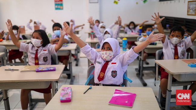 Pemerintah masih berpegang pada SKB 4 menteri soal pembelajaran tatap muka (PTM) di sekolah di masa pandemi virus corona.