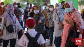 Ridwan Kamil Diminta Kaji Ulang PTM 100 Persen di Jabar
