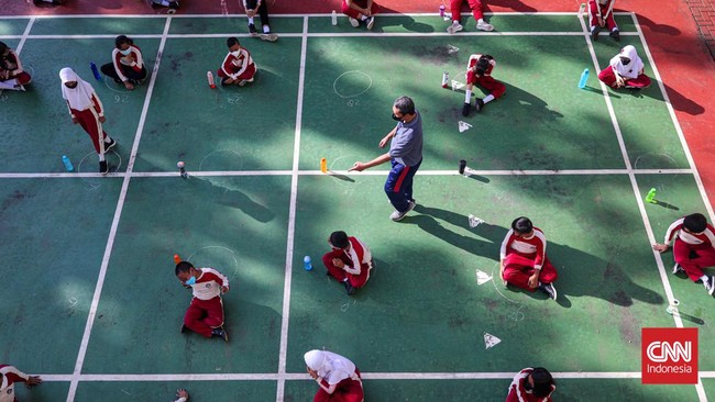 Lembaga survei Indikator Politik mengungkap opini berbagai lintas masyarakat terkait sekolah Pembelajaran Tatap Muka (PTM), di tengah gelombang ketiga Covid-19.