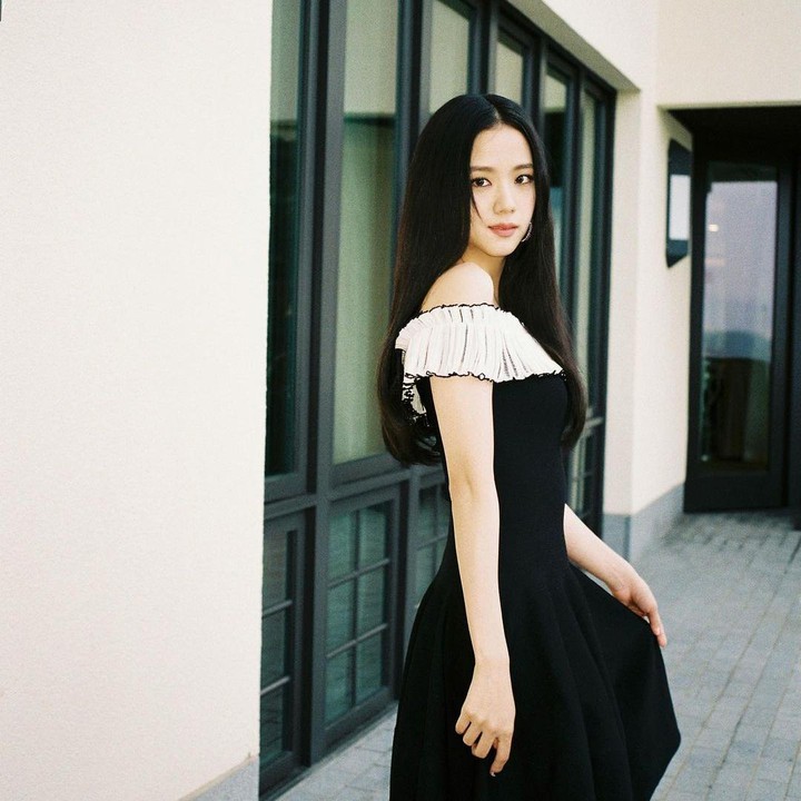 <p>Kim Ji-soo atau yang akrab disapa Jisoo BLACKPINK baru saja berulang tahun yang ke 27, Bunda. Ia pun terlihat sangat berbahagia di hari pertambahan umurnya ini, lho. (Foto: Instagram: @sooyaaa__)</p>