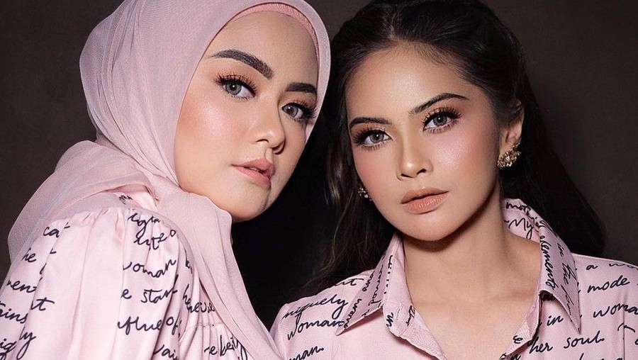 Potret Tika dan Tiwi Eks T2 Potret Tika dan Tiwi Eks T2
