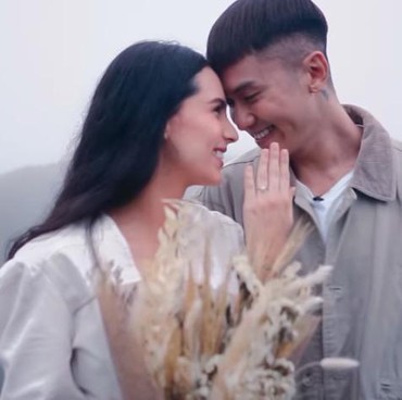 Kabar Bahagia Awal Tahun, Rafael Tan Lamar Sang Kekasih