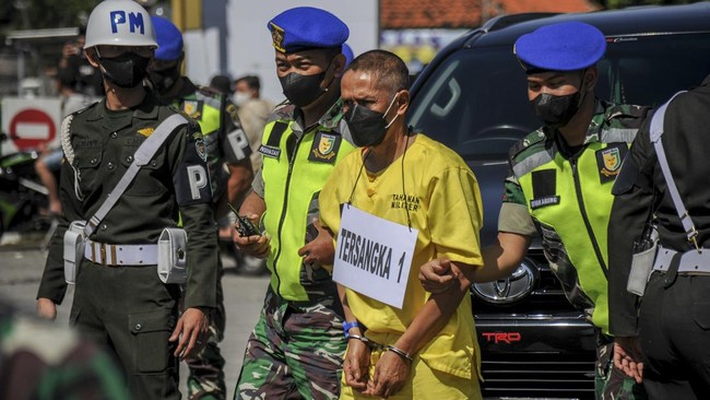 Dalam sidang tabrakan maut menewaskan sejoli Nagreg, terdakwa kolonel Priyanto menerangkan sebelumnya sempat menginap satu kamar dengan teman wanita.