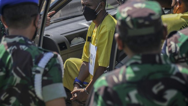 Kolonel Inf. Priyanto disebut membuang salah satu korban kecelakaan di Nagreg, Handi Saputra, ke sungai saat kondisinya masih hidup.