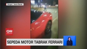 VIDEO: Sepeda Motor Tabrak Ferrari