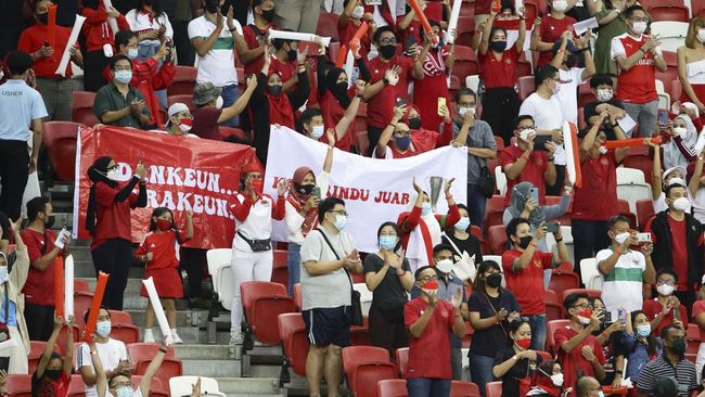 Kiper Nepal Deep Karki terpukau dengan respek suporter Timnas Indonesia usai dibobol tujuh kali oleh Tim Merah Putih di Kualifikasi Piala Asia 2023.