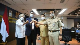 Disaksikan Luhut, Anies Teken Proyek Cegah Jakarta Tenggelam