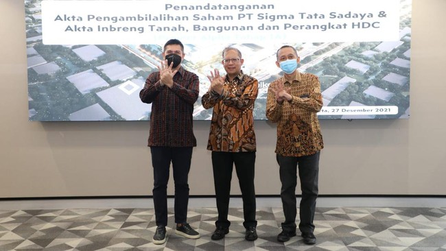 PT Telkom Indonesia dan PT Sigma Tata Sadaya melakukan penandatanganan Akta Pengambilalihan Saham STS serta Akta Inbreng Tanah, Bangunan, dan Perangkat HDC.