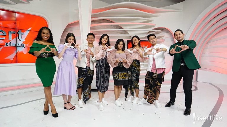 6 Potret Ksatria dan Nada Peserta IMB 2021 Main ke Studio Insert! Ksatria dan Nada peserta IMB 2021 main ke studio Insert, yuk kita intip potret keseruan mereka!