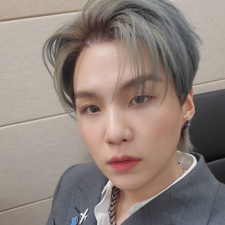 6 Potret Suga BTS yang Baru Dinyatakan Sembuh dari Covid-19 Kabar baik datang dari member BTS yaitu Suga yang baru saja dinyatakan pulih dan sembuh dari Covid-19. Yuk intip potretnya!