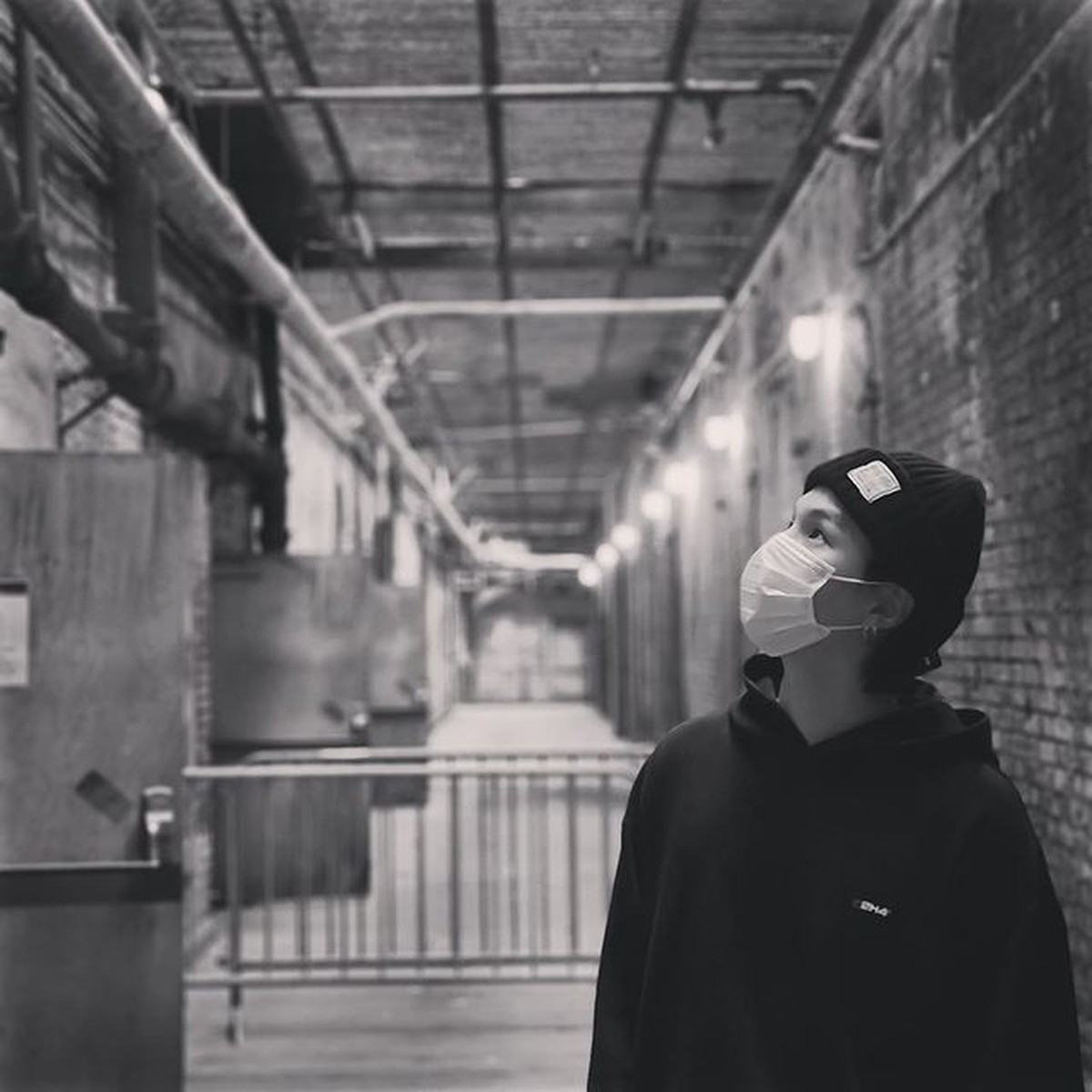 Kabar baik datang dari member BTS yaitu Suga yang baru saja dinyatakan pulih dan sembuh dari Covid-19&period; Yuk intip potretnya&excl;