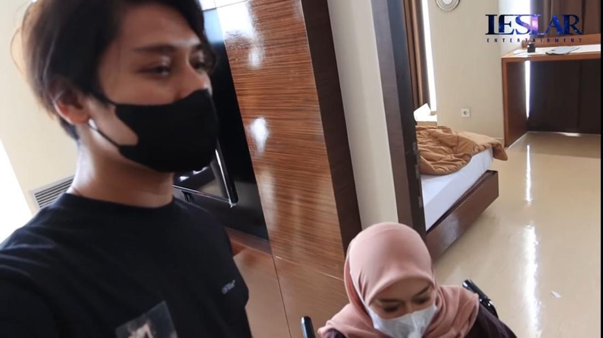 Lesti Kejora mendapat kejutan meriah saat pulang ke rumah usai melahirkan baby L&period; Yuk kita intip potretnya&excl;