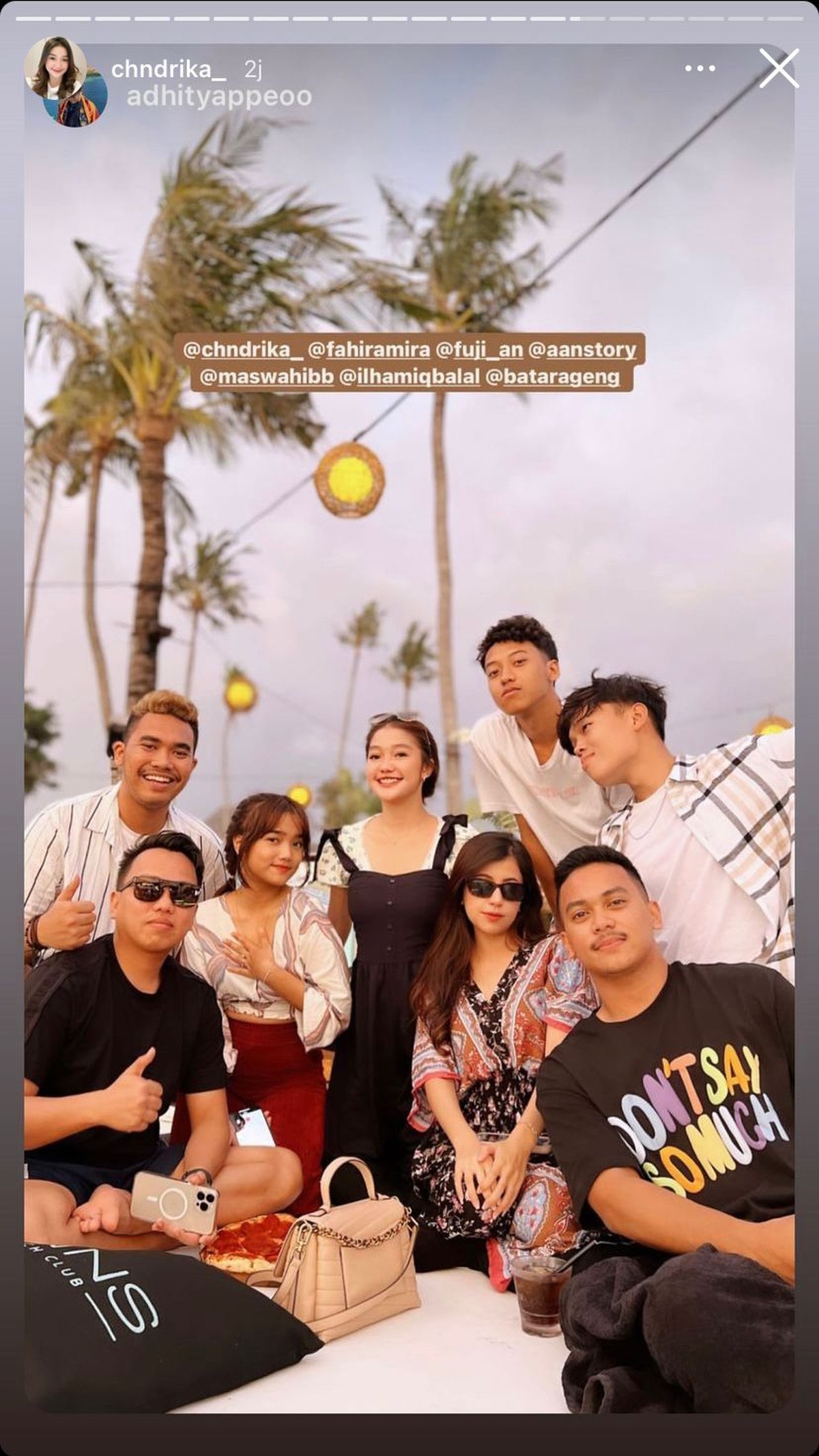 Fuji dan mantan Thariq Halilintar&comma; Chandrika Chika tampak akrab dan asyik berlibur di Bali&period; Yuk kita intip potret mereka&excl;