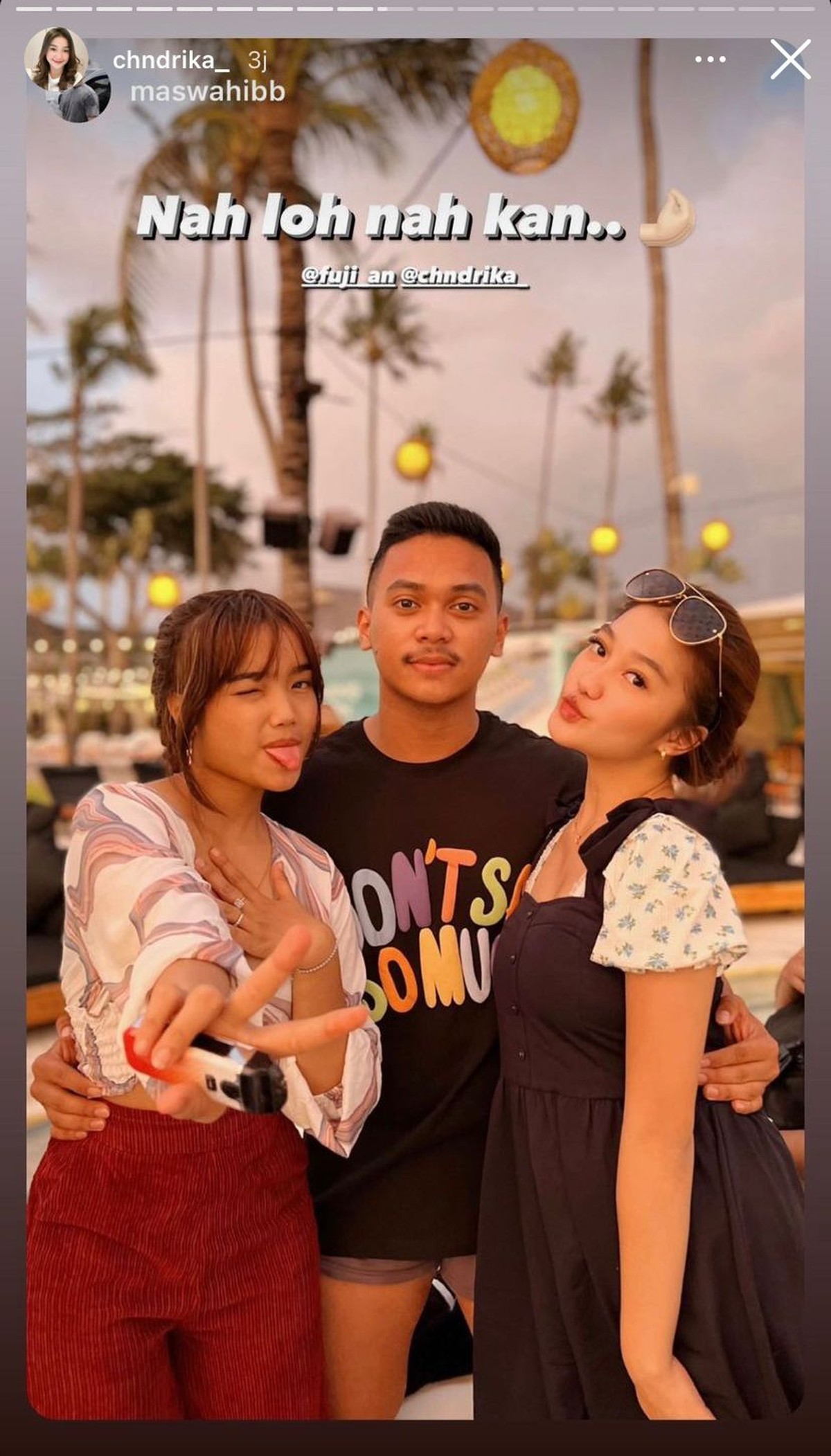 Fuji dan mantan Thariq Halilintar&comma; Chandrika Chika tampak akrab dan asyik berlibur di Bali&period; Yuk kita intip potret mereka&excl;