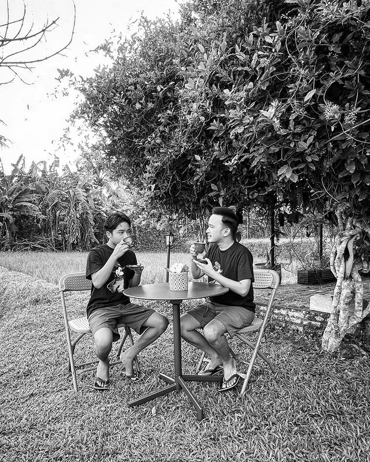 7 Potret Keluarga Ruben Onsu Liburan di Pedesaan