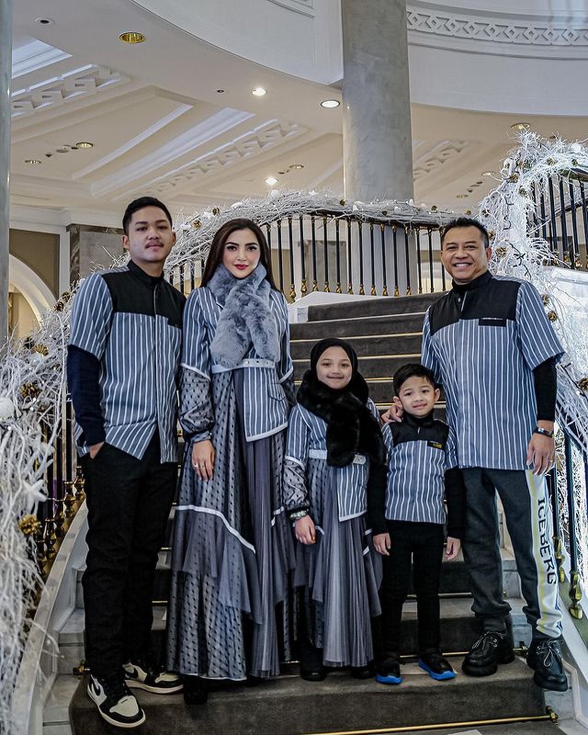 Arsy Hermansyah tampil memakai hijab saat libura di Turkey mencuri perhatian publik&period; Yuk intip potretnya&excl;