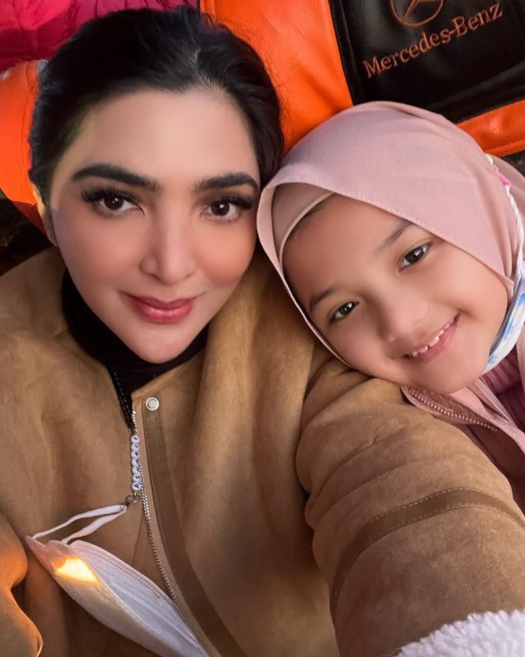7 Potret Penampilan Arsy Pakai Hijab Selama Liburan di Turkey Arsy Hermansyah tampil memakai hijab saat libura di Turkey mencuri perhatian publik. Yuk intip potretnya!