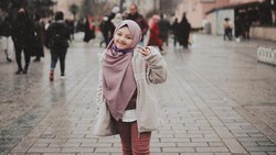 img-title 7 Potret Penampilan Arsy Hermansyah Pakai Hijab Saat Liburan di Turki
