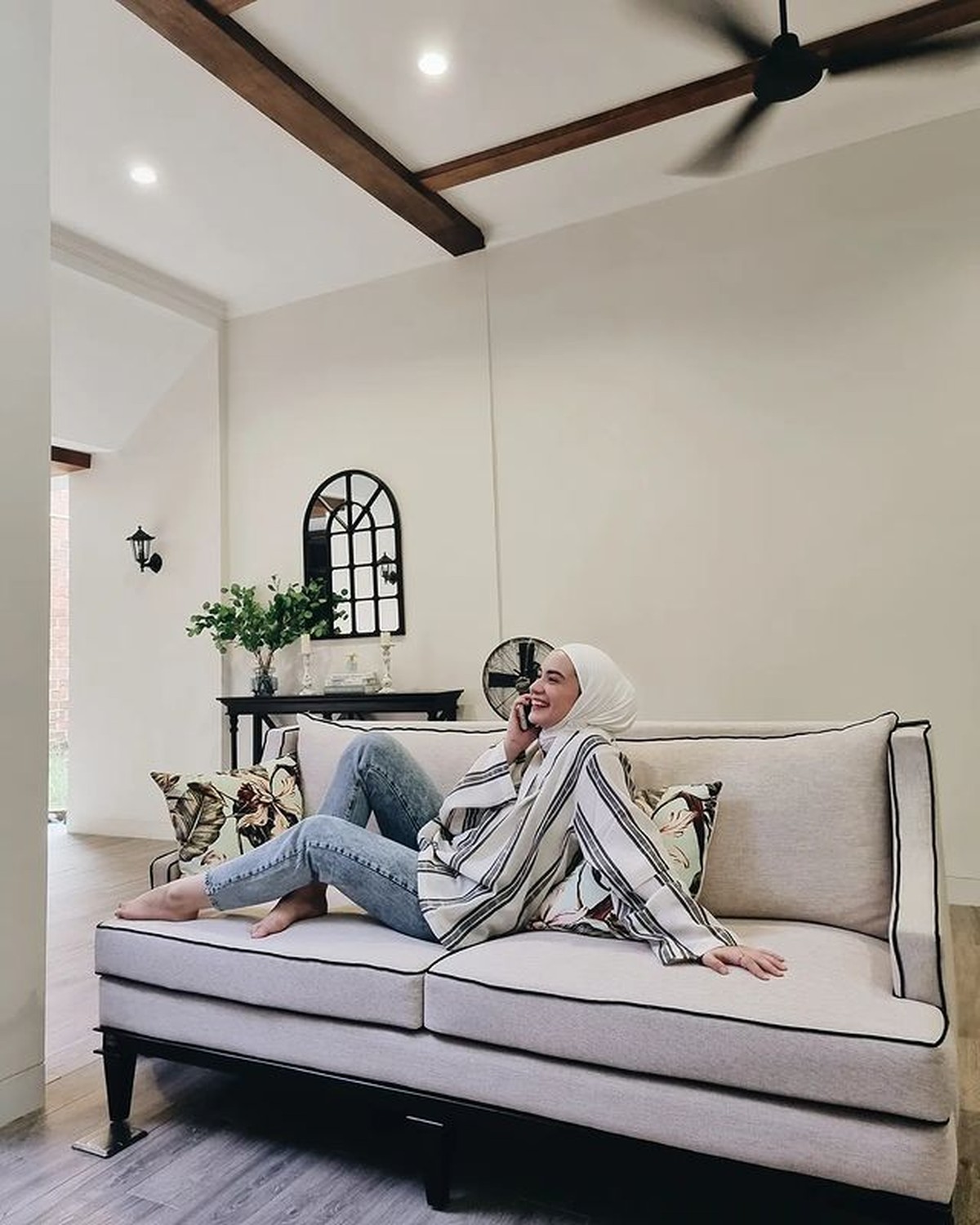 9 Potret Sudut Rumah Mewah Baru Arya Saloka