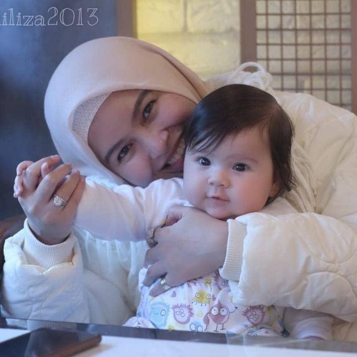 <p>Bunda ingat dengan pedangdut Siti Liza? Sebelumnya ia dikenal karena miripan dengan Siti Nurhaliza. Kini ia sudah menetap di Turki bersama sang suami. (Foto: Instagram @sitiliza2013)</p>