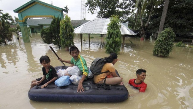 Banjir yang melanda Kabupaten Aceh Utara semakin meluas. Akibat banjir itu, 35.618 orang harus mengungsi.