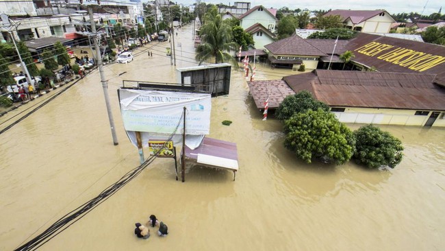 Hujan dengan intensitas tinggi di wilayah Kabupaten Aceh Utara membuat 26 desa di lima kecamatan terendam banjir.
