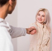 Zodiak Hari Ini: Meski Terlihat Cuek, Capricorn dan 3 Zodiak Ini Gampang Jatuh Cinta!