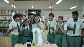 7 Film tentang Perjuangan Guru dalam Mengajar, Inspiratif dan Haru