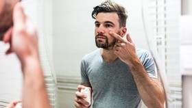7 Bahan Skincare Pria untuk Kulit Berminyak, Termasuk Charcoal