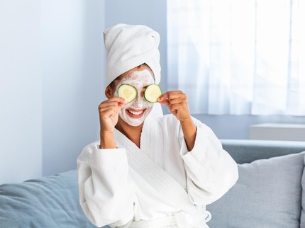 Hilangkan Kotoran di Wajah dengan Facial Detox, Seperti Apa Prosesnya?