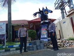 Polres Tasik Ubah Knalpot Brong Jadi Patung Robot Transformers