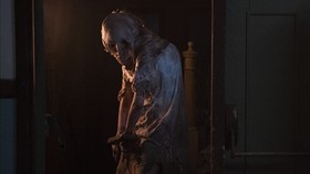 9 Rekomendasi Film tentang Monster Mengerikan, Antlers-Resident Evil