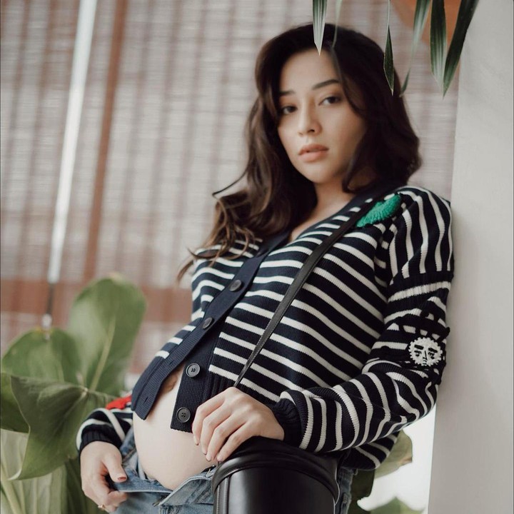 <p>Belum lama ini Nikita Willy menampilkan potret kehamilan terbarunya. Aktris 27 tahun itu tampak memperlihatkan baby bump yang semakin besar. (Foto: Instagram @nikitawillyofficial94)</p>