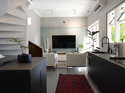 7 Potret Rumah Unik Sharena Delon, Kamar Mandinya Seperti Ruang Tamu!
