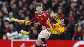 Kenapa Tiga Kali Handball Scott McTominay Tidak Penalti?