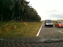 Dipantau dari Dashcam, Sopir Alphard Ugal-ugalan Ditangkap Polisi