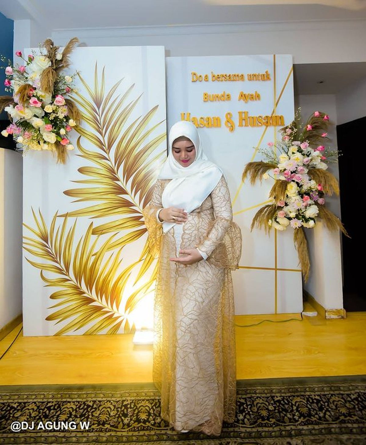 Opick dan Bebi Silvana menggelar acara tasyakuran 4 bulanan kehamilannya menampilkan tarian Sufi khas negara Turki&period; Yuk intip&excl;