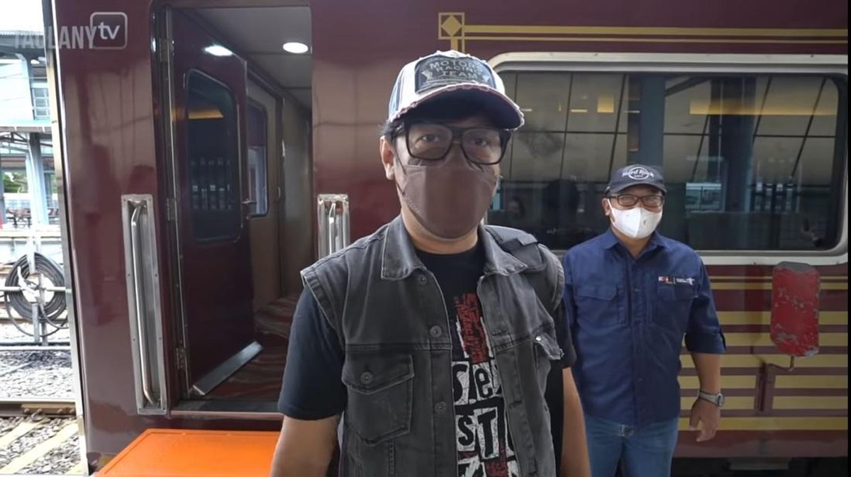 7 Potret Andre Taulany Sewa Kereta Api Sultan Liburan Bareng Keluarga