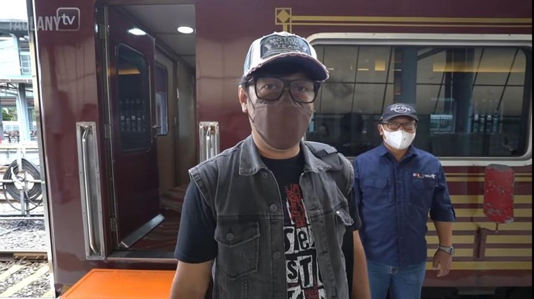 7 Potret Andre Taulany Sewa Kereta Api Sultan Liburan Bareng Keluarga 7 Potret Andre Taulany Sewa Kereta Api Sultan Liburan Bareng Keluarga
