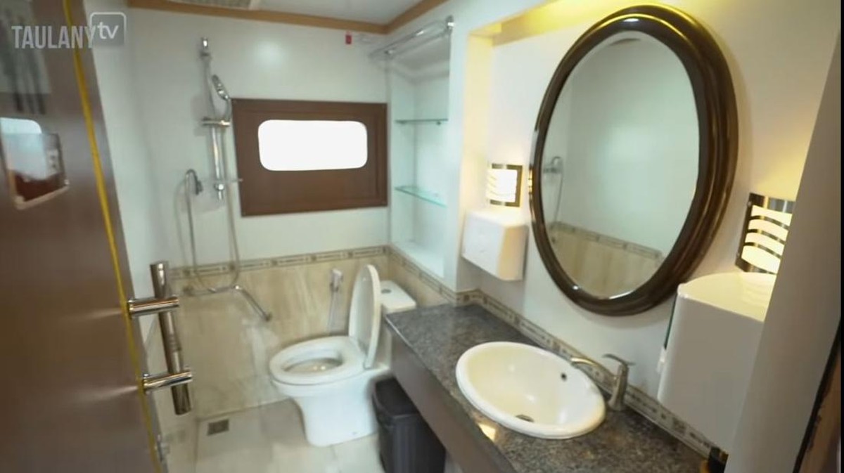 7 Potret Andre Taulany Sewa Kereta Api Sultan Liburan Bareng Keluarga