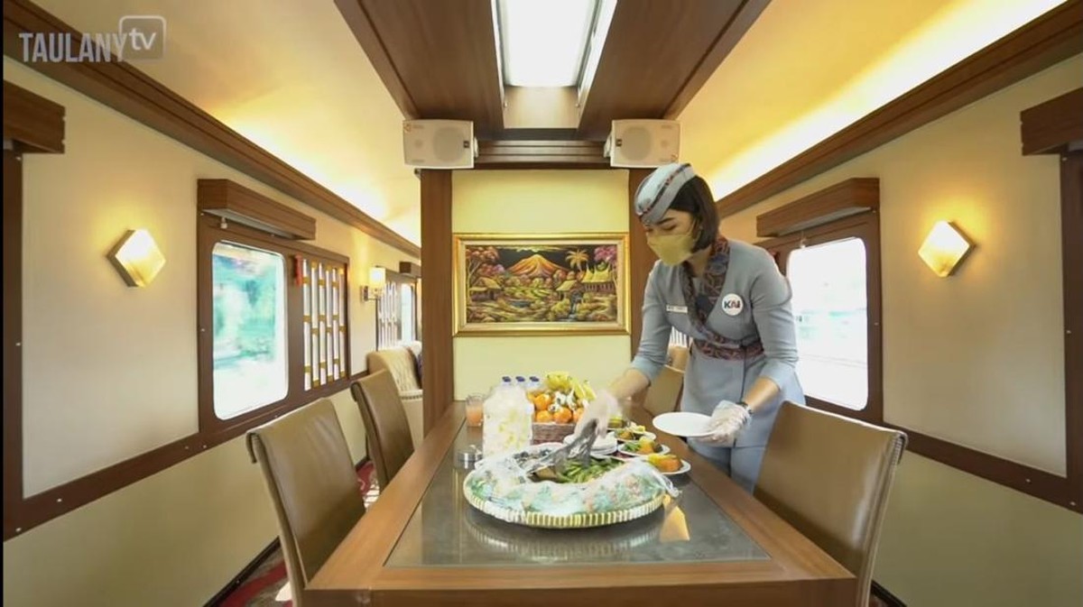 7 Potret Andre Taulany Sewa Kereta Api Sultan Liburan Bareng Keluarga