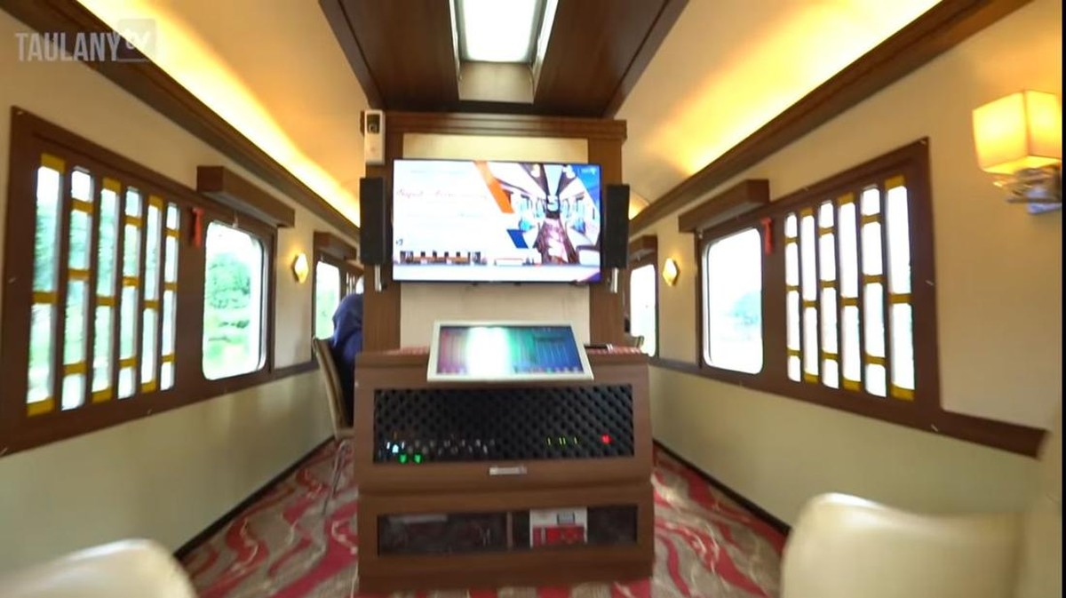 7 Potret Andre Taulany Sewa Kereta Api Sultan Liburan Bareng Keluarga