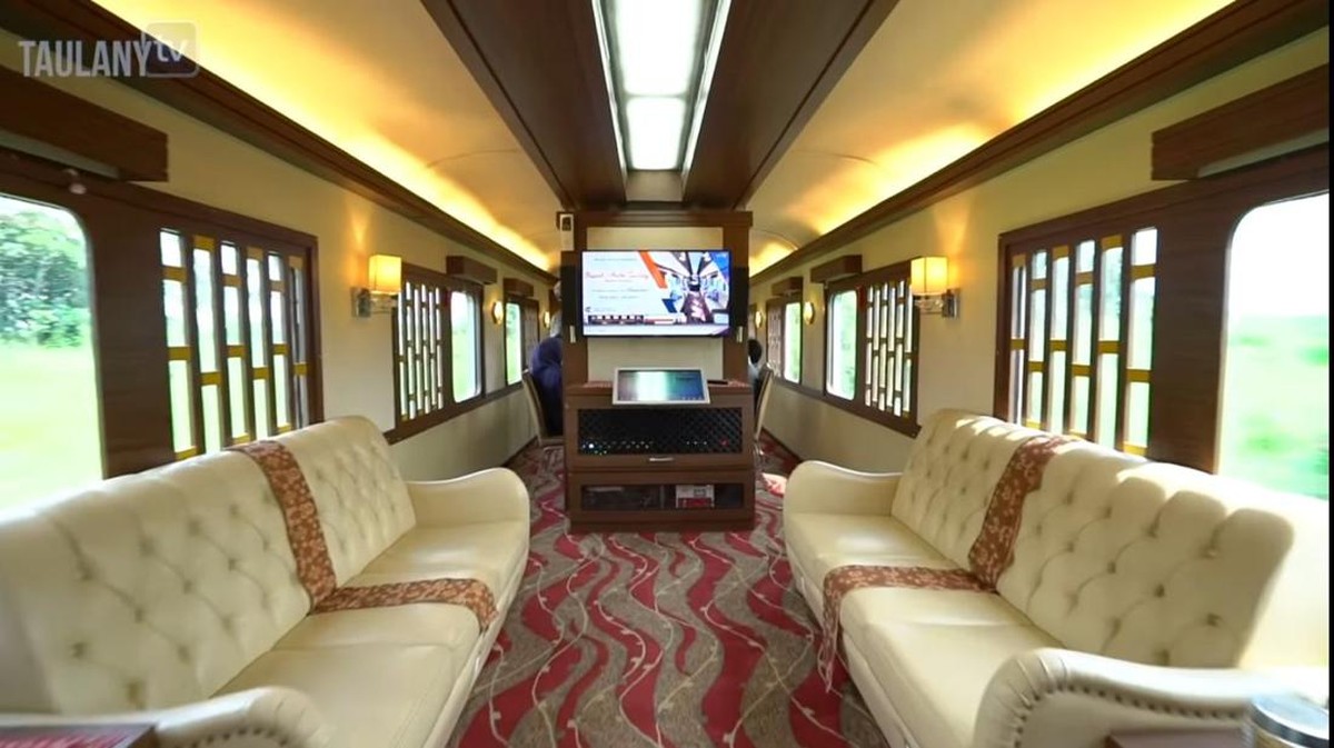 7 Potret Andre Taulany Sewa Kereta Api Sultan Liburan Bareng Keluarga