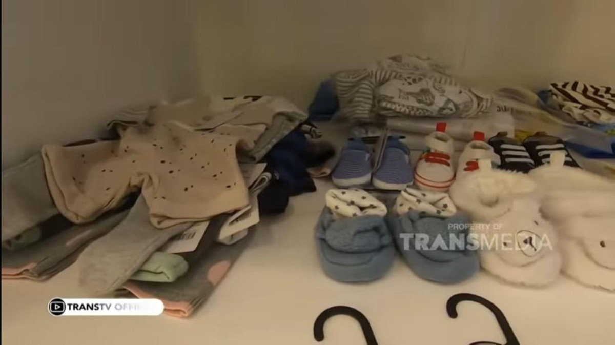 Sejak mengadopsi dua anak boneka&comma; Ivan Gunawan merubah tatanan kamar tidurnya&period; Yuk intip potretnya&excl;